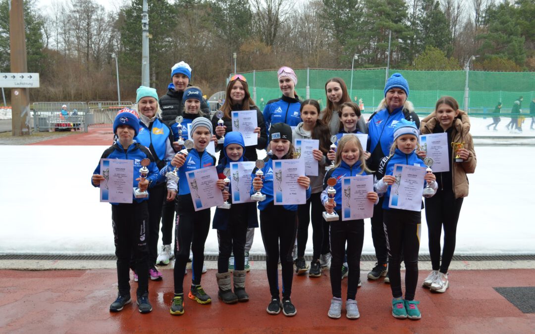 Nachwuchs-Eisschnellläufer des DEC Inzell bei Rennen in München top